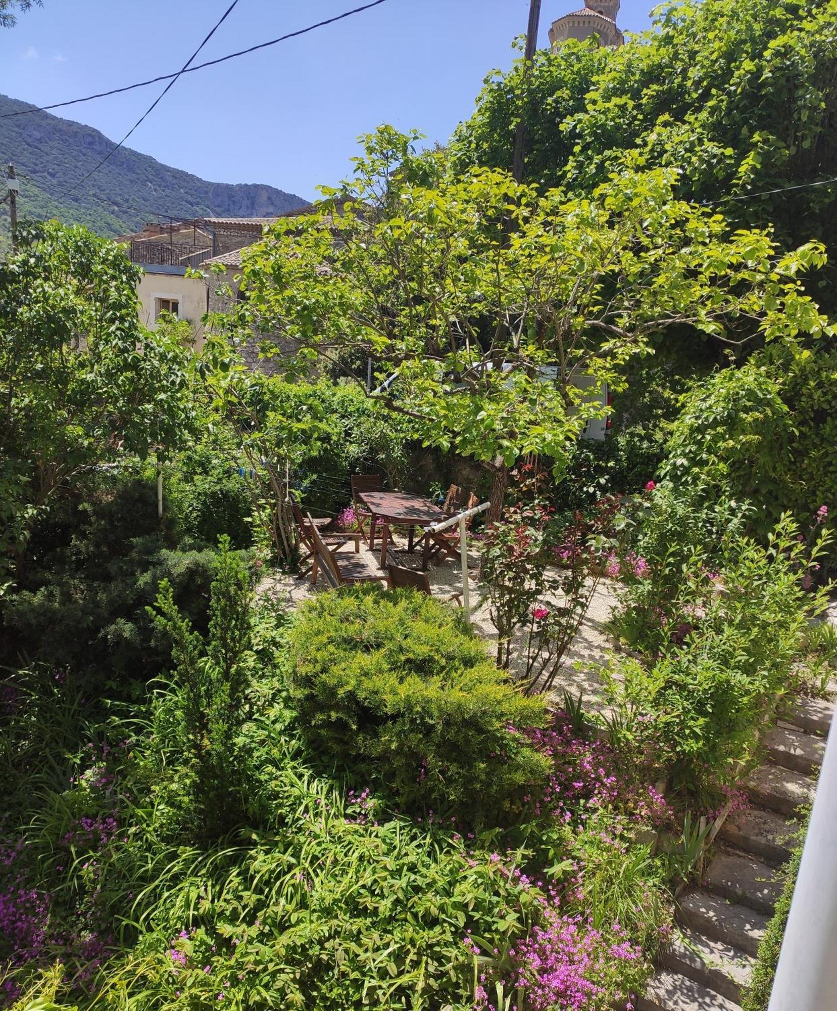 La Clairiere Villa Pierrelongue Bagian luar foto